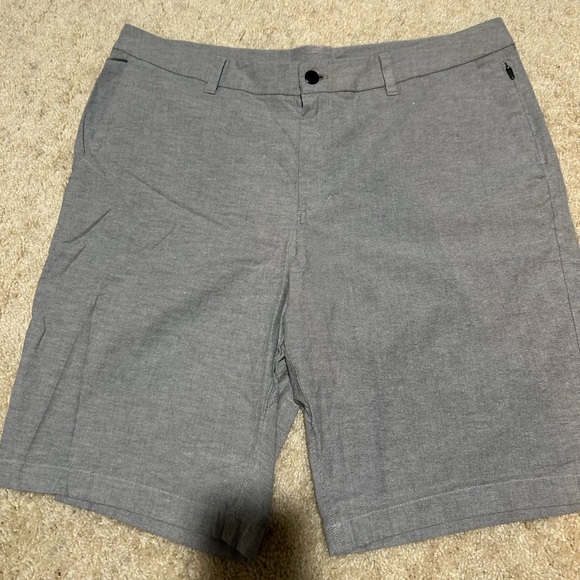 Lululemon Athletica Gray Bermuda Shorts Performance Style - Picture 1 of 6